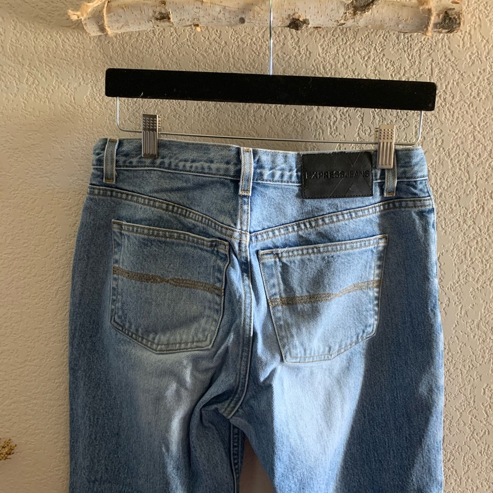 Express Jeans Low Rise Boot Cut Jeans - Picture 5 of 8